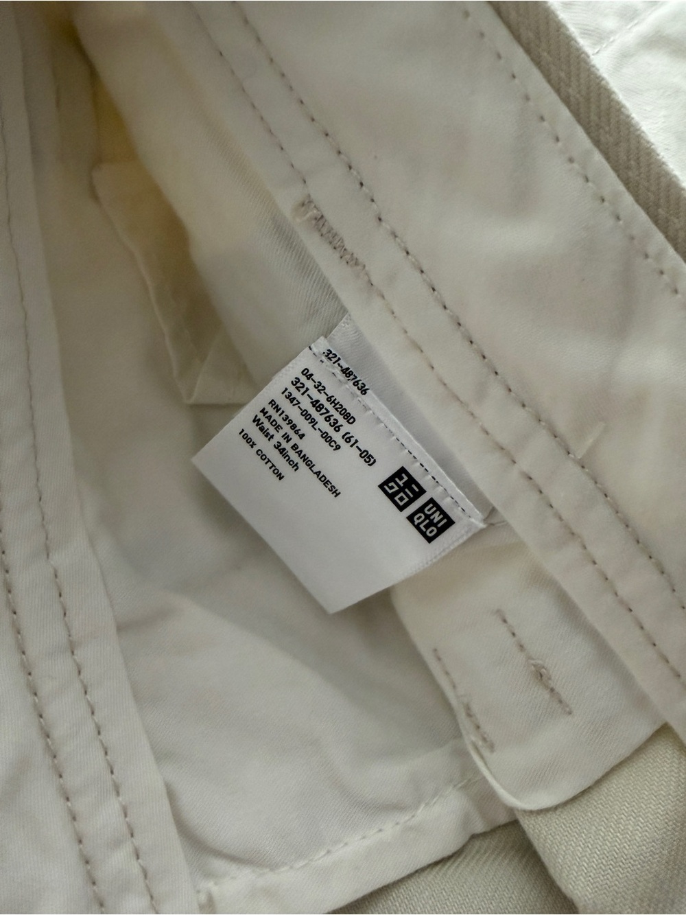 Uniqlo Men’s Wide Leg Chinos in Light Khaki - Picture 2 of 3